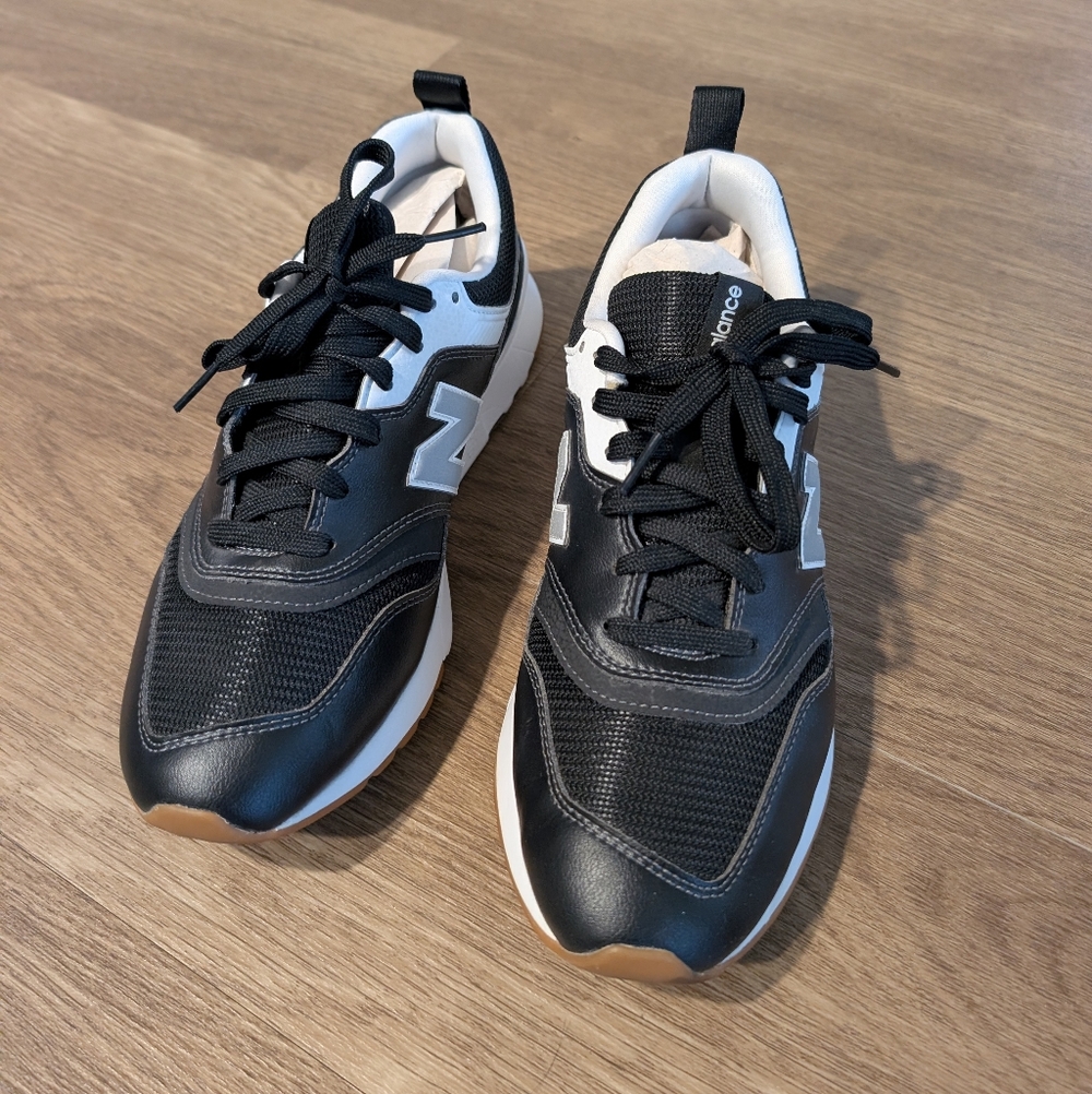 New Balance 997H Black and White Running Shoes Casual Sneakers Size 8.5